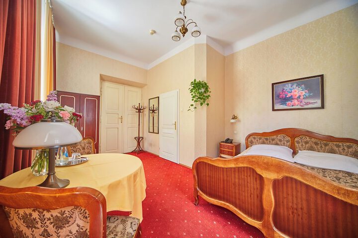 Room 35 of 98
