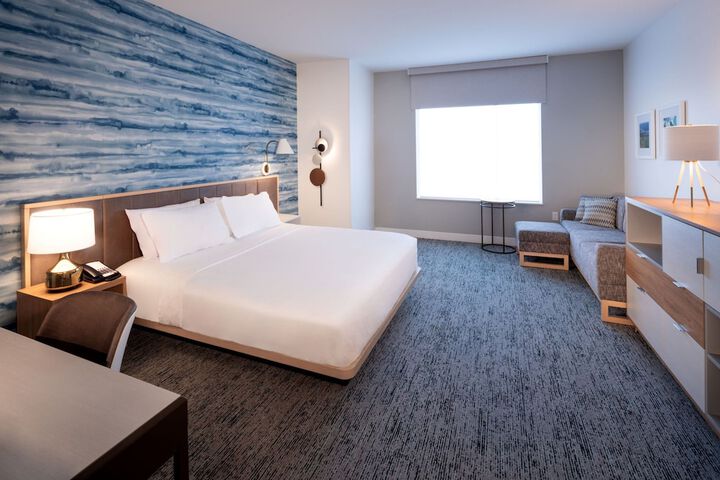 Room 8 of 33