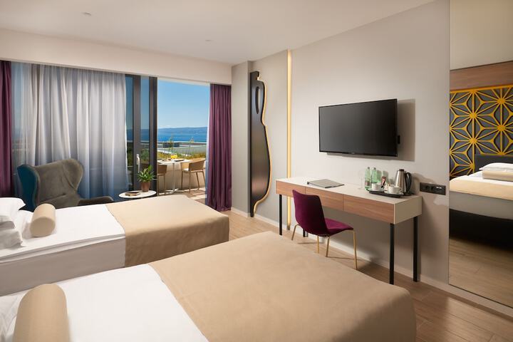 Room 14 of 106