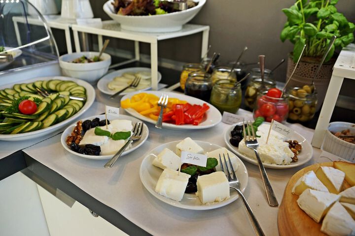 Breakfast/Coffee Service 96 of 128