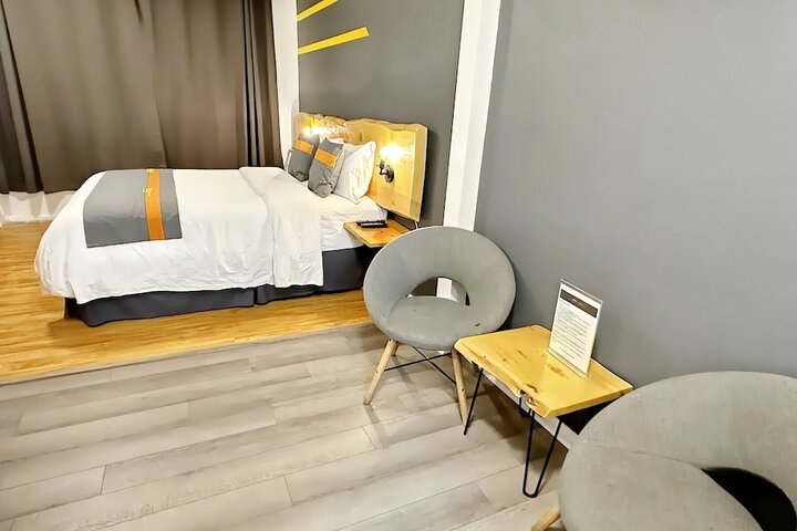 Room 30 of 68