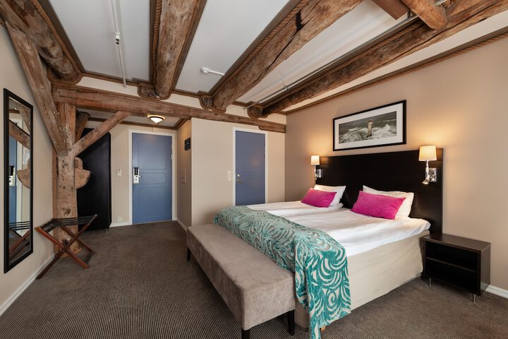 Room 21 of 83