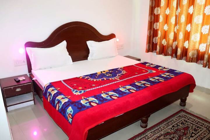 Room 4 of 16