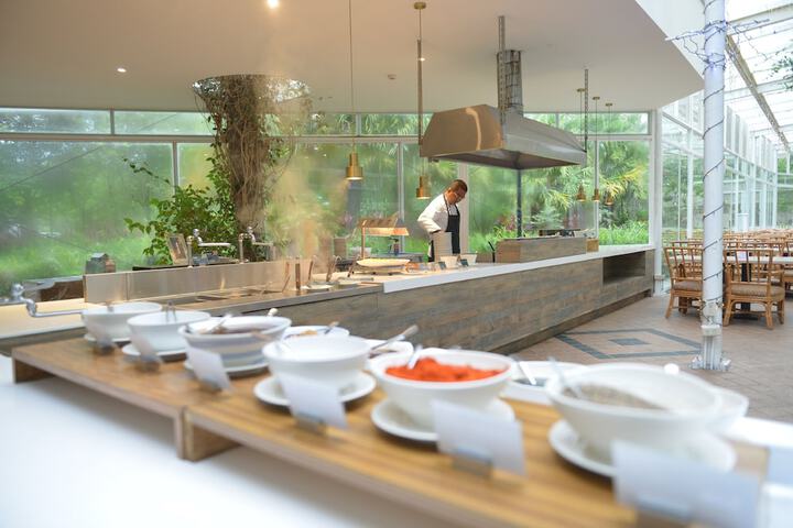 Dining 70 of 99