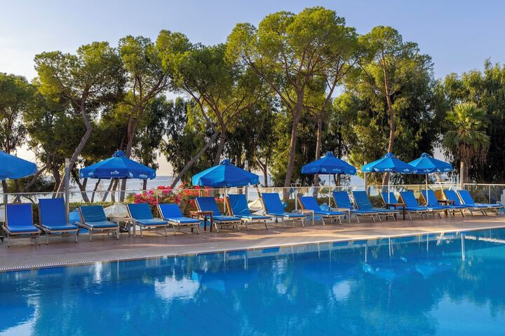 Hotel with Pool