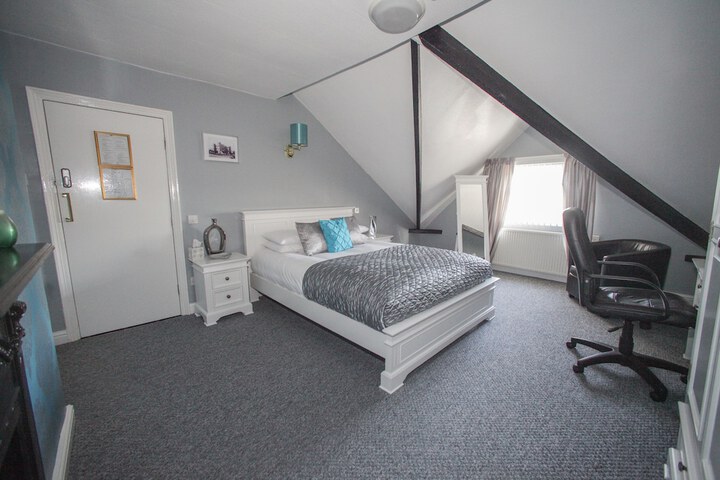 Room 9 of 35