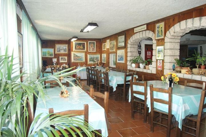 Dining 2 of 23