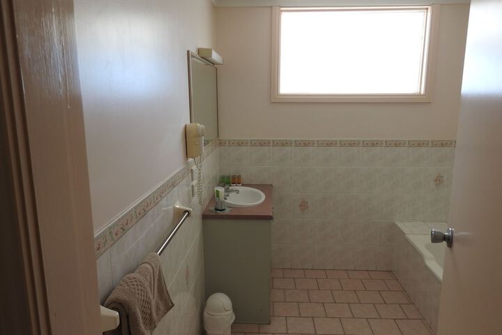 Room 12 of 27