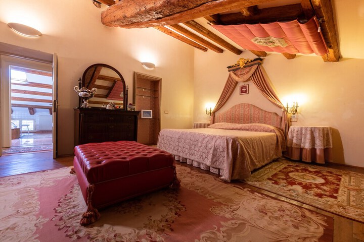 Room 16 of 79