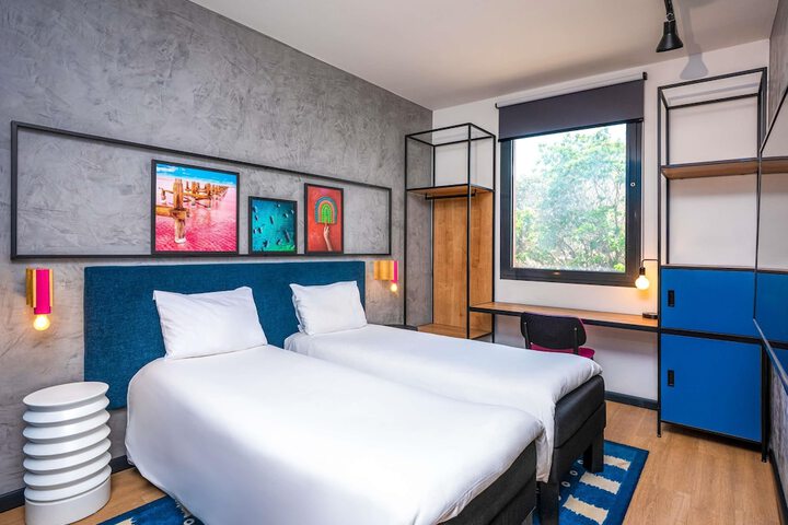 Room 21 of 65