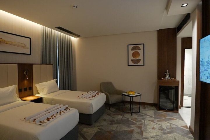 Room 4 of 18