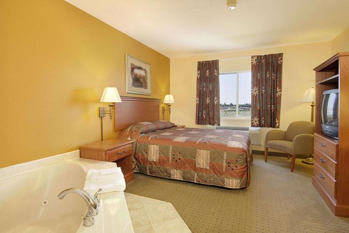 1 King Bed (10 of 32)