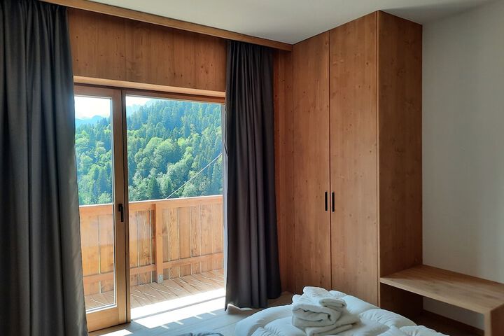 Room 2 of 38