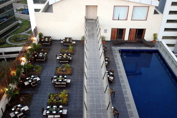 Lounge 107 of 125
