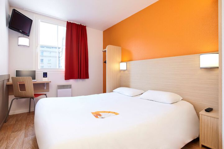 Room 10 of 27