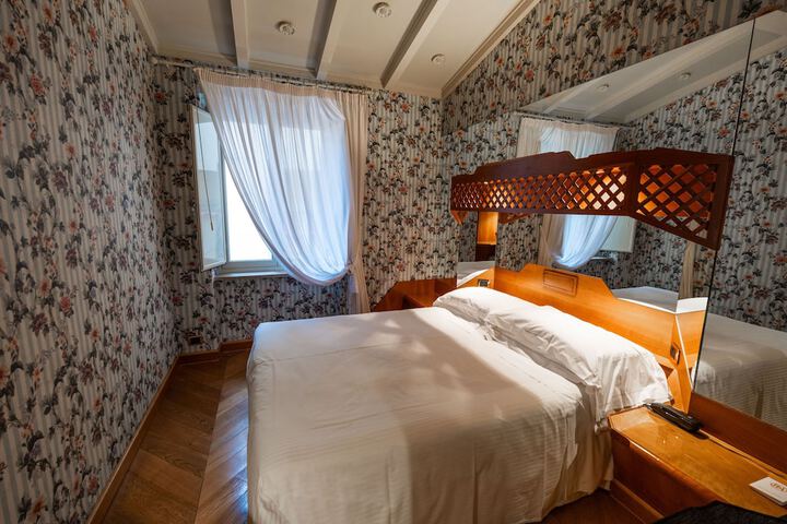 Room 41 of 76