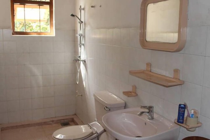 Room 6 of 11