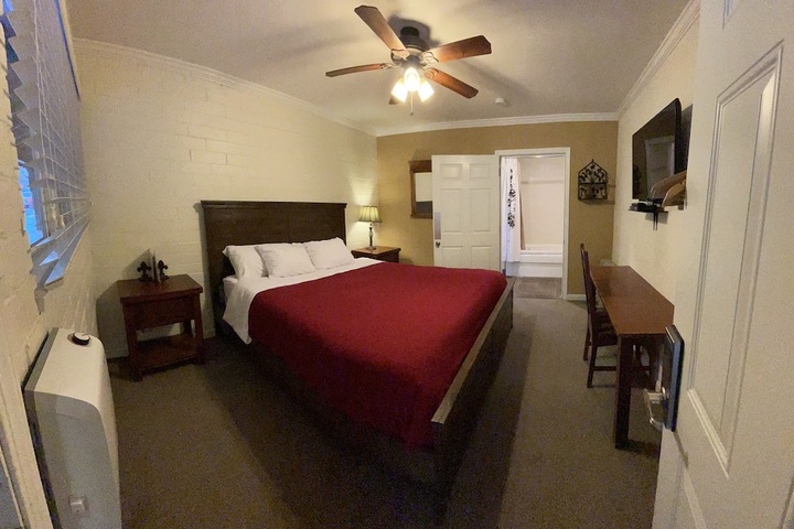 1 King Bed (11 of 19)