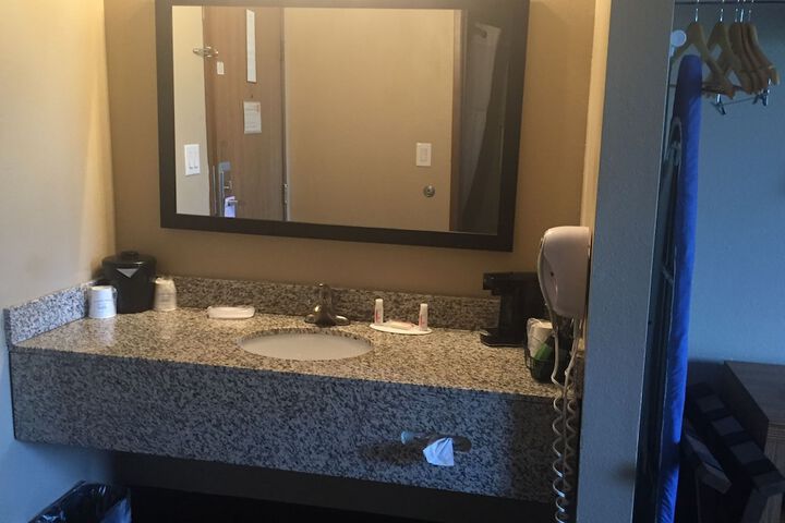 Bathroom sink