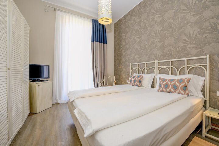 Room 38 of 164