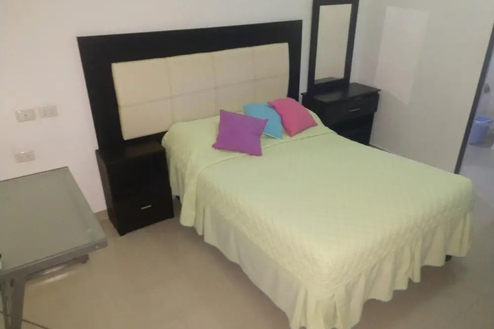 Room 6 of 18