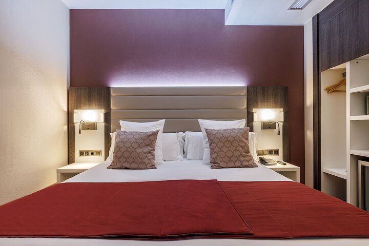 Room 43 of 141