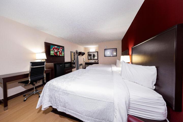 Deluxe 2 Queen Beds (7 of 13)