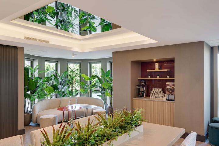 Entrance & Lobby