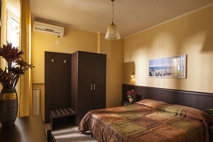 Room 7 of 42