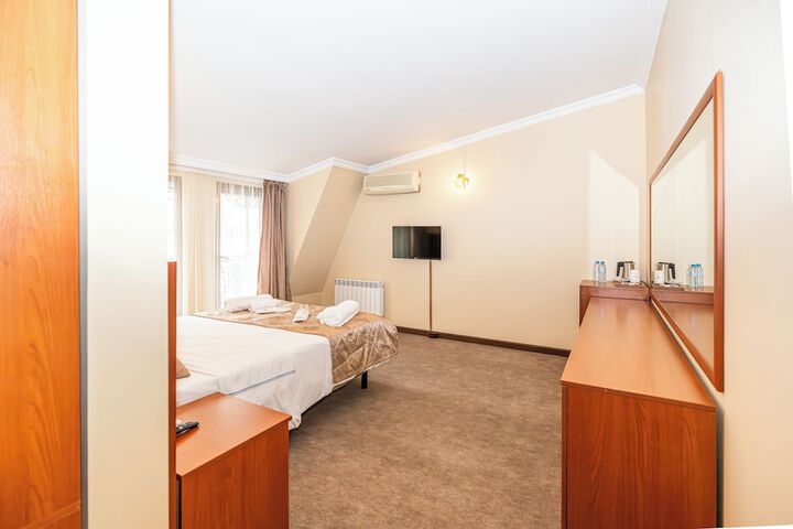 Room 25 of 47