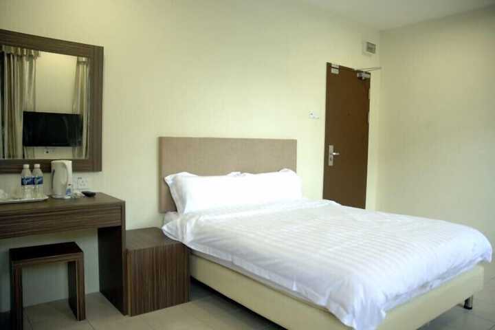 Room 7 of 14