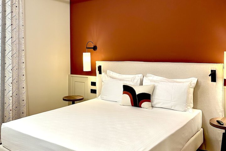Room 11 of 24