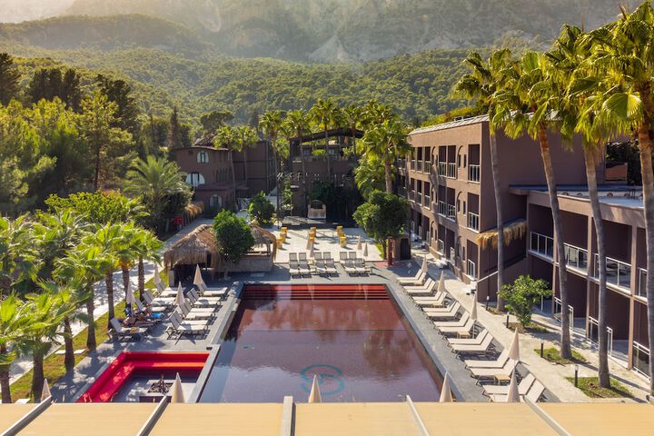 Hotel Pool