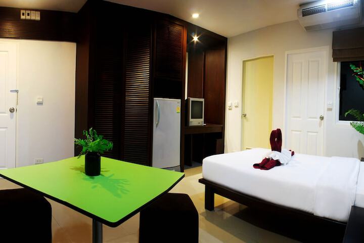 Room 2 of 28