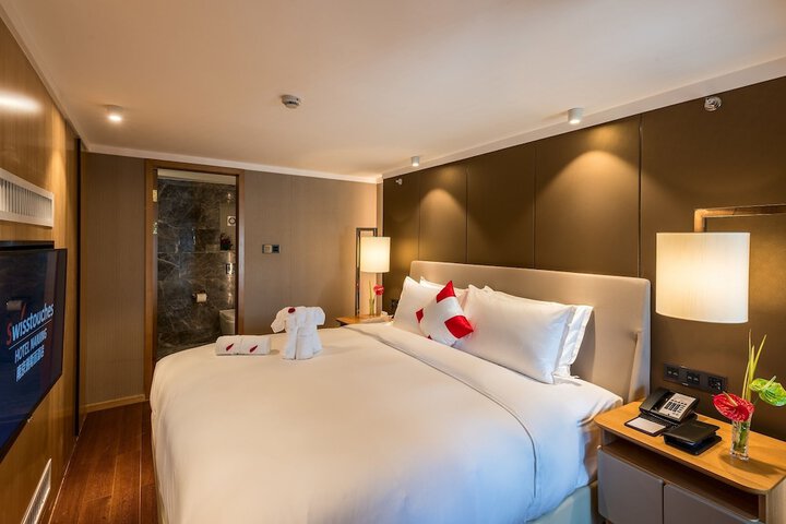Room 11 of 36