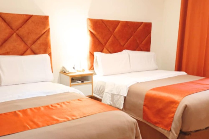 Room 93 of 284