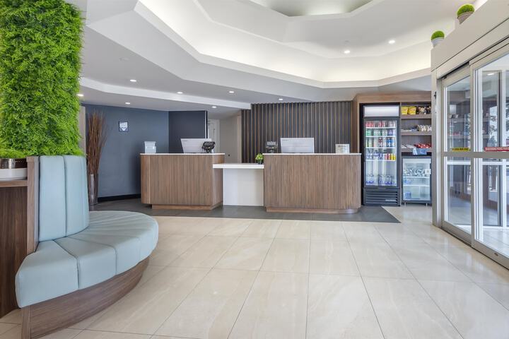 Entrance & Lobby