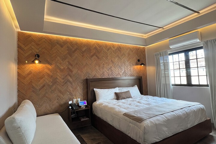 Room 33 of 81