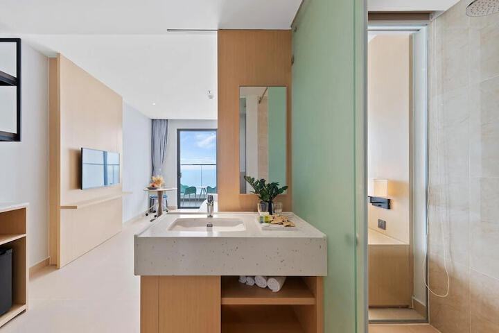 Room 20 of 93
