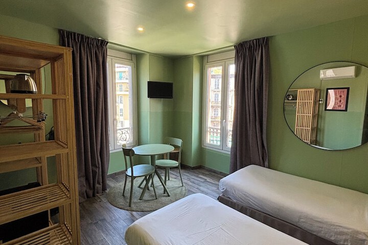 Room 45 of 76