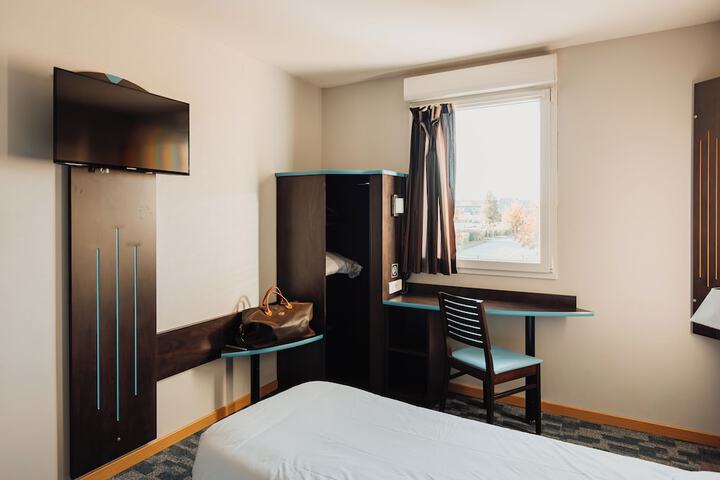 Room 7 of 49