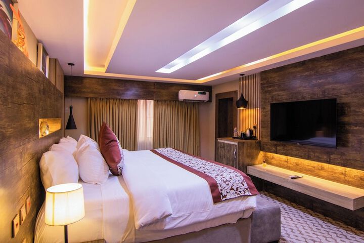Room 6 of 40