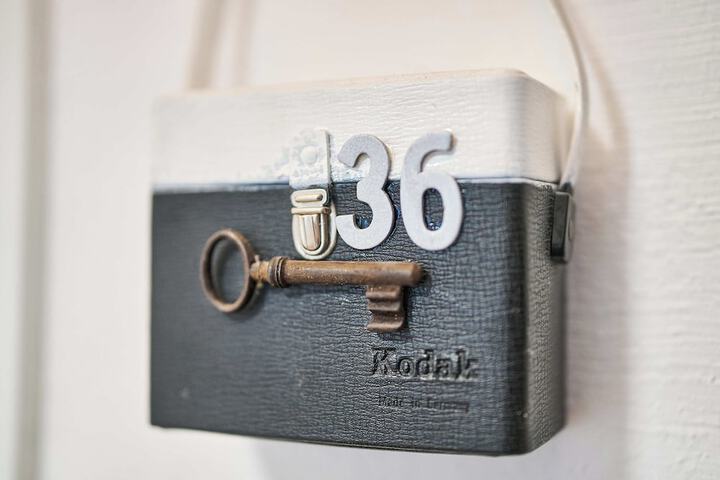 Room 10 of 33