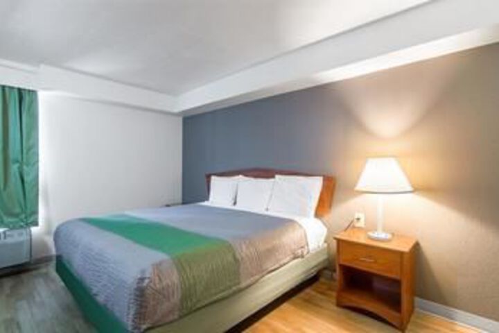 Room 9 of 35