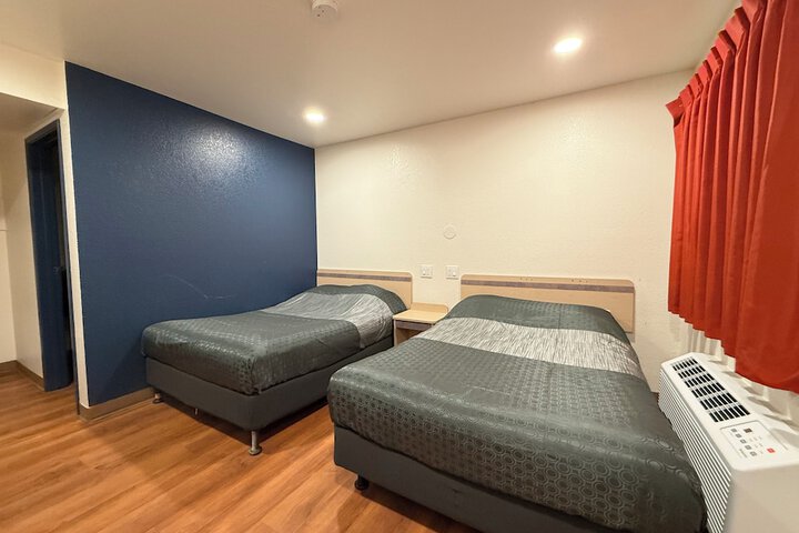 Room 6 of 24