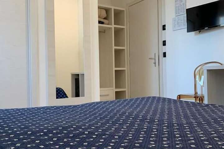 Room 19 of 120