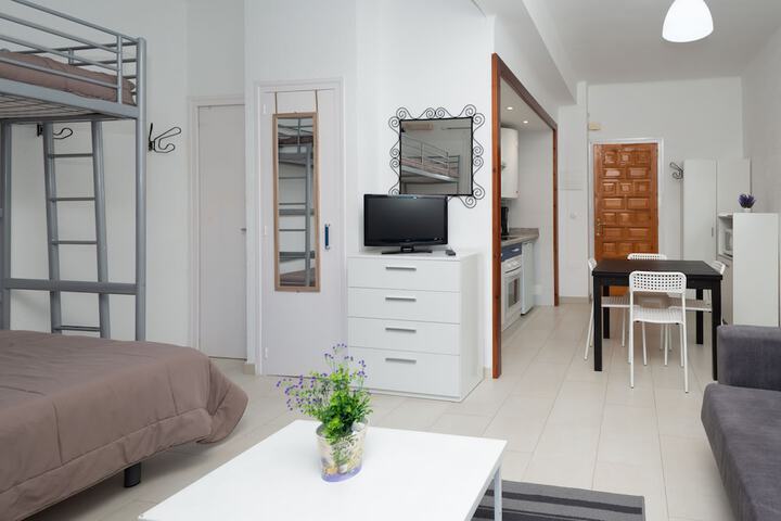 Room 17 of 28
