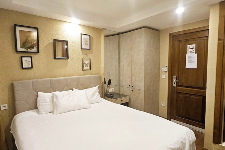 Room 65 of 98