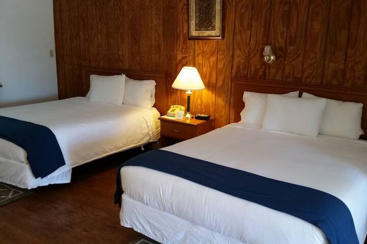 Basic Room 2 Queen Beds (4 of 4)
