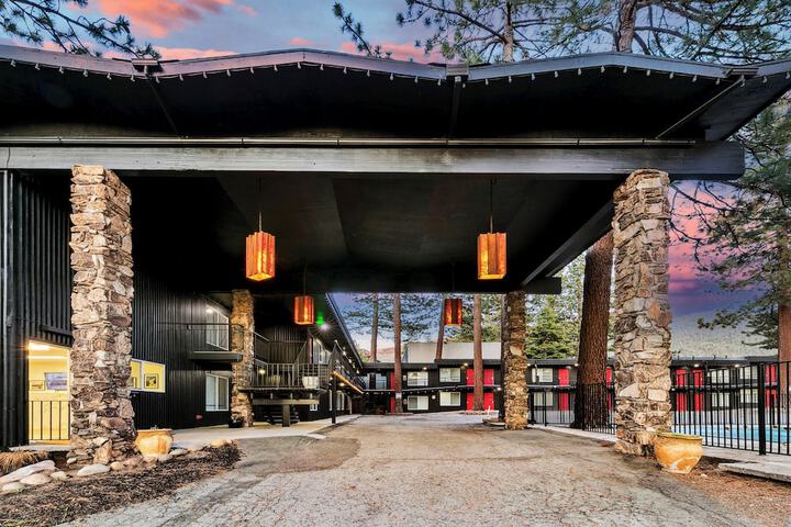 Hotel Entry